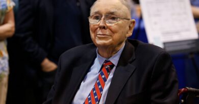 Charlie Munger reportedly warns of trouble for the U.S. commercial property market