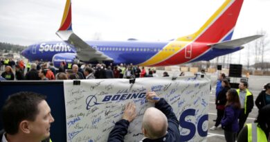 Southwest scales back 2023 hiring because of Boeing aircraft delays