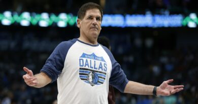 Mark Cuban says he's losing nearly 1,000 Twitter followers a day—and paying $8 for a blue check hasn't helped