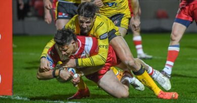 Salford Red Devils 14-6 Castleford Tigers: Play-off chasing hosts battle past Super League strugglers