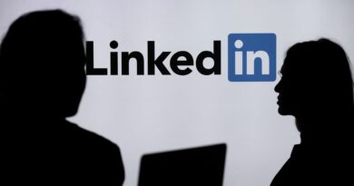 LinkedIn lays off 716 employees, kills China jobs app