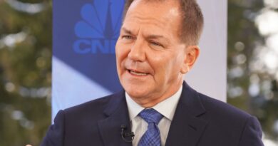 Paul Tudor Jones says the Fed is done raising rates, stocks to finish the year higher from here