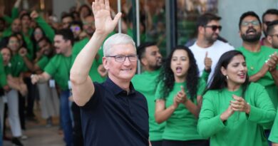 Apple set to report quarterly earnings after the bell