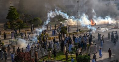 Video: Pakistani Protesters Decry Arrest of Former Leader Imran Khan