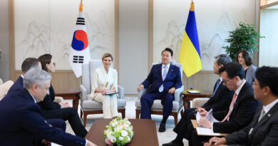 Ukraine’s first lady requests nonlethal military aid from South Korea while in Seoul.