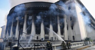 Video: Firefighters Battle Blaze at Historic Building in Philippines