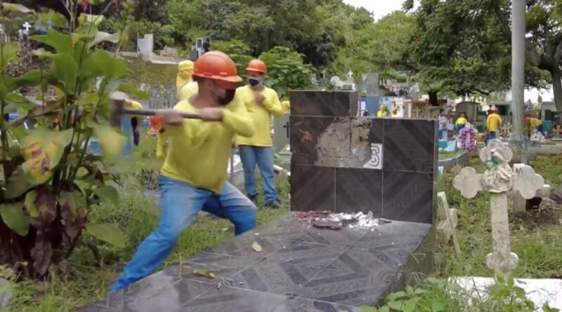 EPIC! WATCH: El Salvador President Orders Destruction of MS-13 Graves in His Crack Down on Cartels - Ben Bergquam Reports From The Scene | The Gateway Pundit | by Jordan Conradson