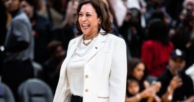 Biden Keeps Kamala Harris Far Away from Debt Ceiling Negotiations; Veep Attends WNBA Game, Spending Weekend in Los Angeles With "No Public Events Scheduled" | The Gateway Pundit | by Kristinn Taylor