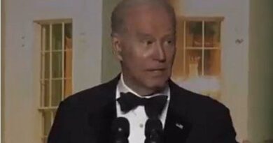 At White House Dinner Joe Biden Tells Regime Media It's Over for Tucker Carlson to Vocal Gasps | The Gateway Pundit | by Jim Hoft