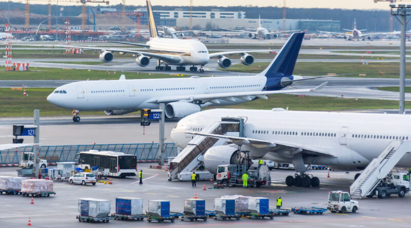 Buttigieg warns airlines that a summer mess “can't happen again”