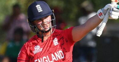 England's Alice Capsey raises her bat after scoring fifty against Ireland at Women's T20 World Cup (Getty Images)