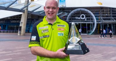 Premier League Darts: Michael van Gerwen is using painkillers and physio on arm injury in order to play at The O2