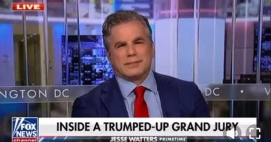 Tom Fitton Reveals Shocking Story of FBI Agents Targeting Him at His Home For Defending Trump After Mar-a-Lago Raid! (VIDEO) | The Gateway Pundit | by Cristina Laila