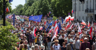 Video: Hundreds of Thousands March Against Poland’s Governing Party