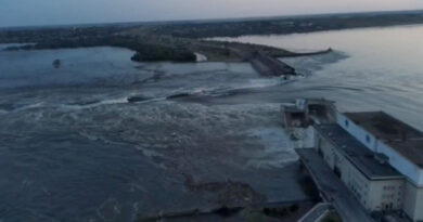 Destroyed Ukrainian Dam Floods War Zone and Forces Residents to Flee