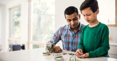 When to teach kids about money, according to the experts — and how to do it