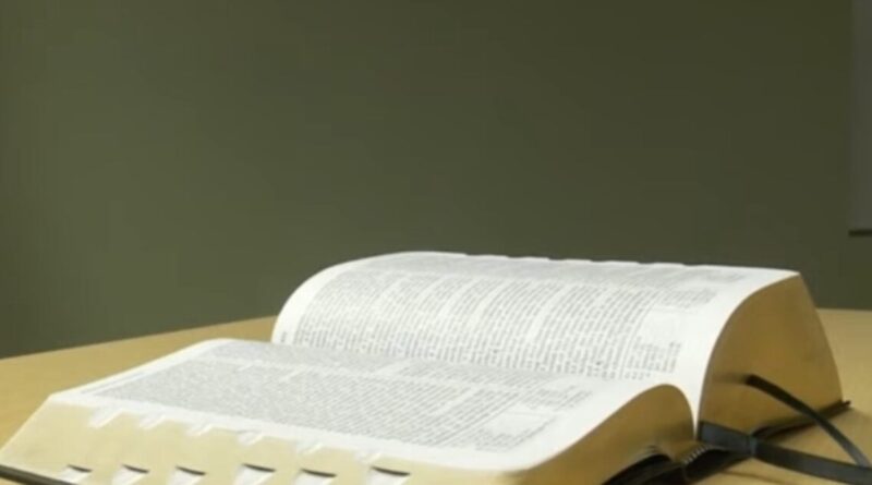 Utah School District Bans King James Version Bible Due to “Violence and Vulgarity” | The Gateway Pundit | by Anthony Scott