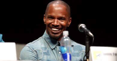 Report: Jamie Foxx Allegedly Paralyzed and Blinded Due to 'Blood Clot in His Brain' Following COVID-19 Shot, Veteran Hollywood Journalist Claims (VIDEO) | The Gateway Pundit | by Jim Hoft