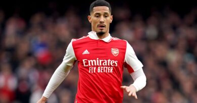 Speaking on Monday Night Football, Jamie Carragher analyses where it's gone wrong for Arsenal at the back and takes a closer look at William Saliba's impact on the side.