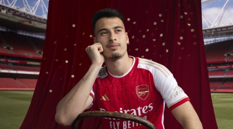 Gabriel Martinelli in the new Arsenal shirt