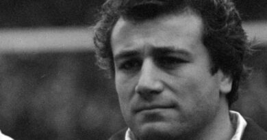 Paul Rendall: Former England rugby international dies aged 69 after battle with motor neurone disease