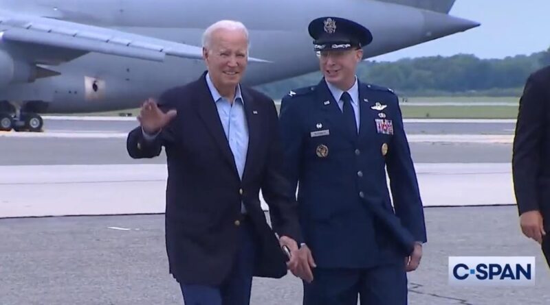 Biden Ignores Reporters Amid Cocaine Scandal as He Takes Off to Europe (VIDEO) | The Gateway Pundit | by Cristina Laila | 42