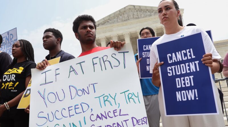 Supreme Court strikes down Biden's student loan forgiveness plan