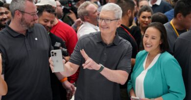 Apple set to report fourth-quarter earnings after the bell