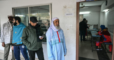 Bangladesh Votes in Election Marred by Crackdown and Boycotts