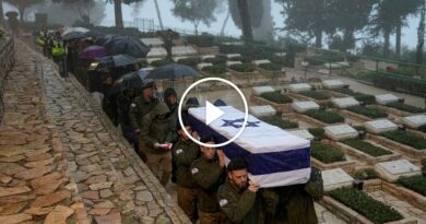 Video: Crowds Pay Tribute to Israeli Soldiers Killed in Blast