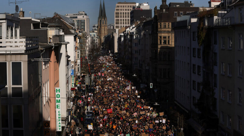 On Holocaust Memorial Day, Germans Rally Against Far Right and for Democracy